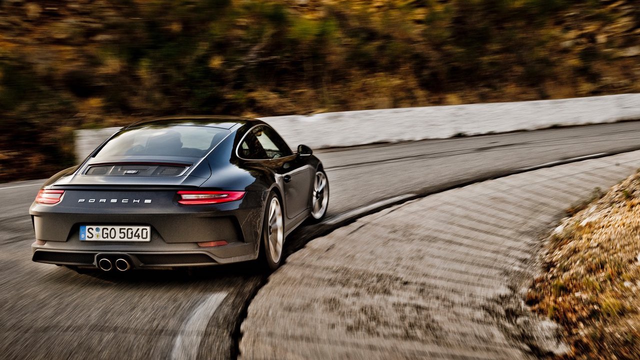 Porsche-911_GT3_Touring_Package